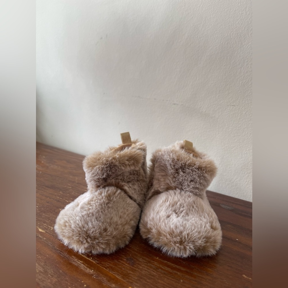 Baby Rising star fur booties